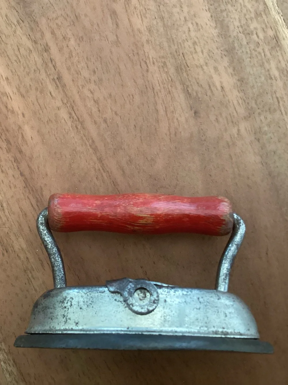 Antique Cast Iron Toy or Salesman sample iron. Likely Manf. Between the late